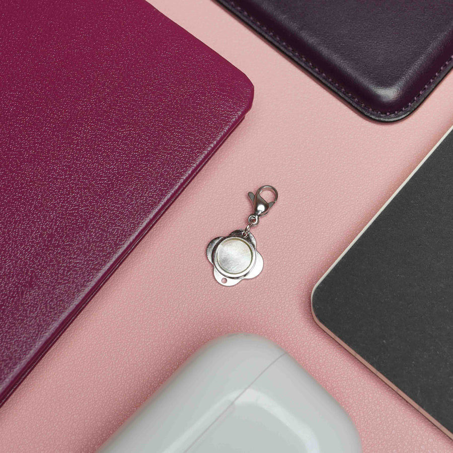 Folé Charm / Mother of Pearl