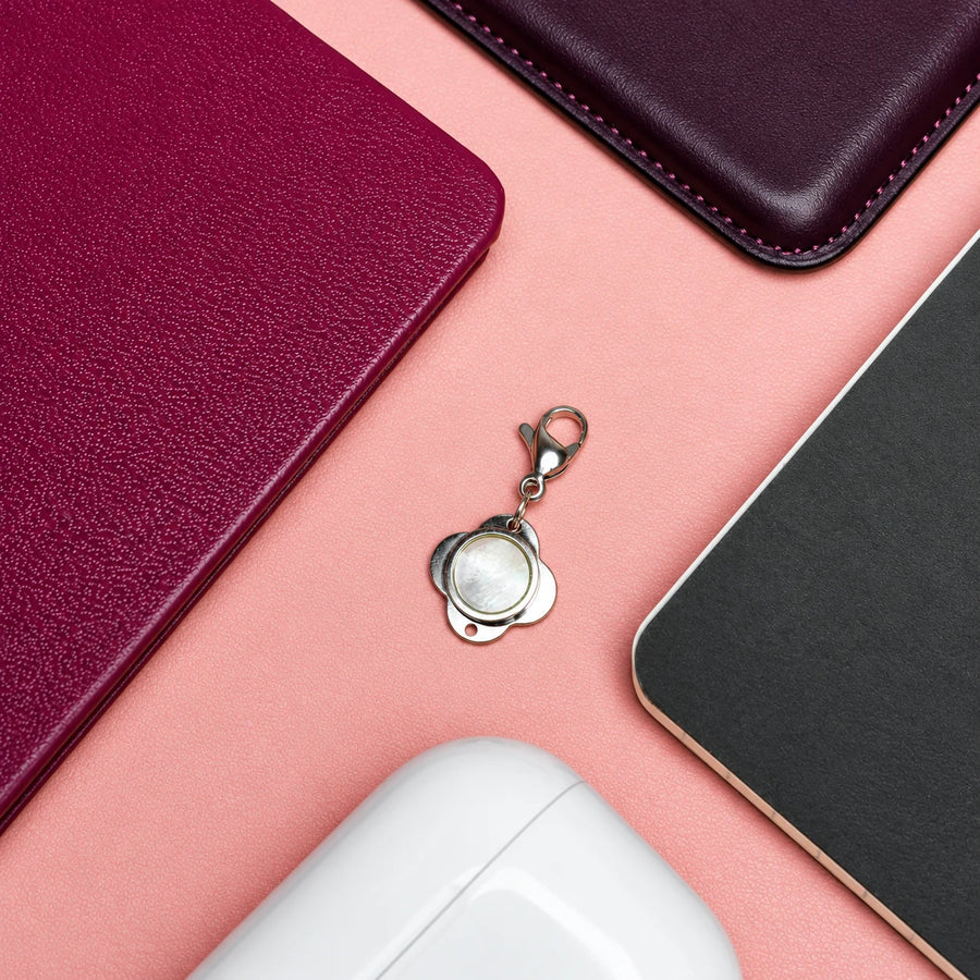 Folé Charm / Mother of Pearl