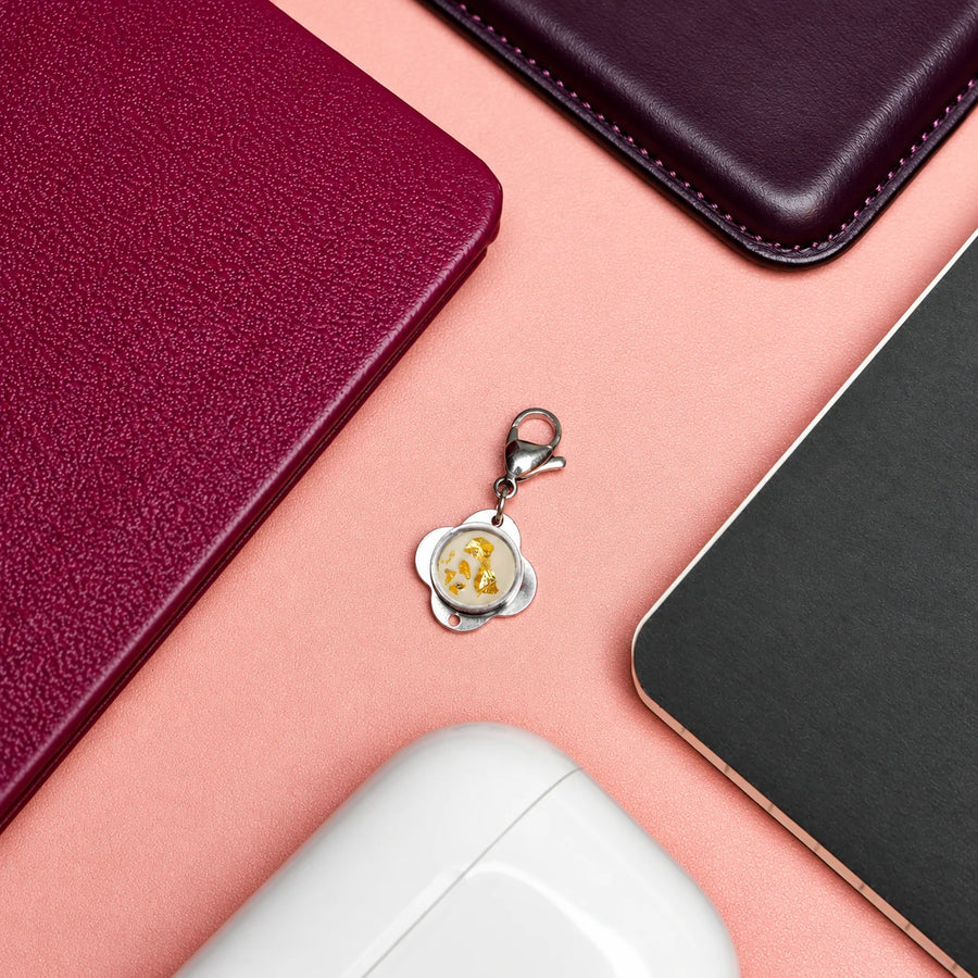Folé Charm / White & Gold leaf