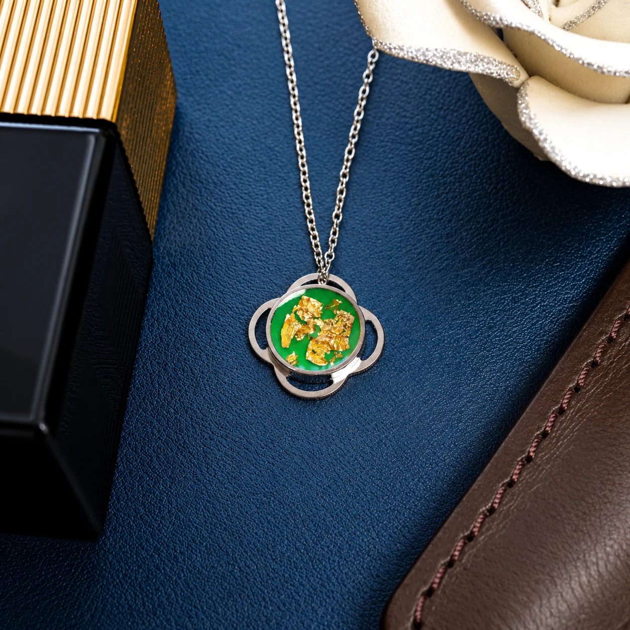 Folé Necklace / Green & gold leaf