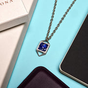 Quadrata necklace / lapis lazuli