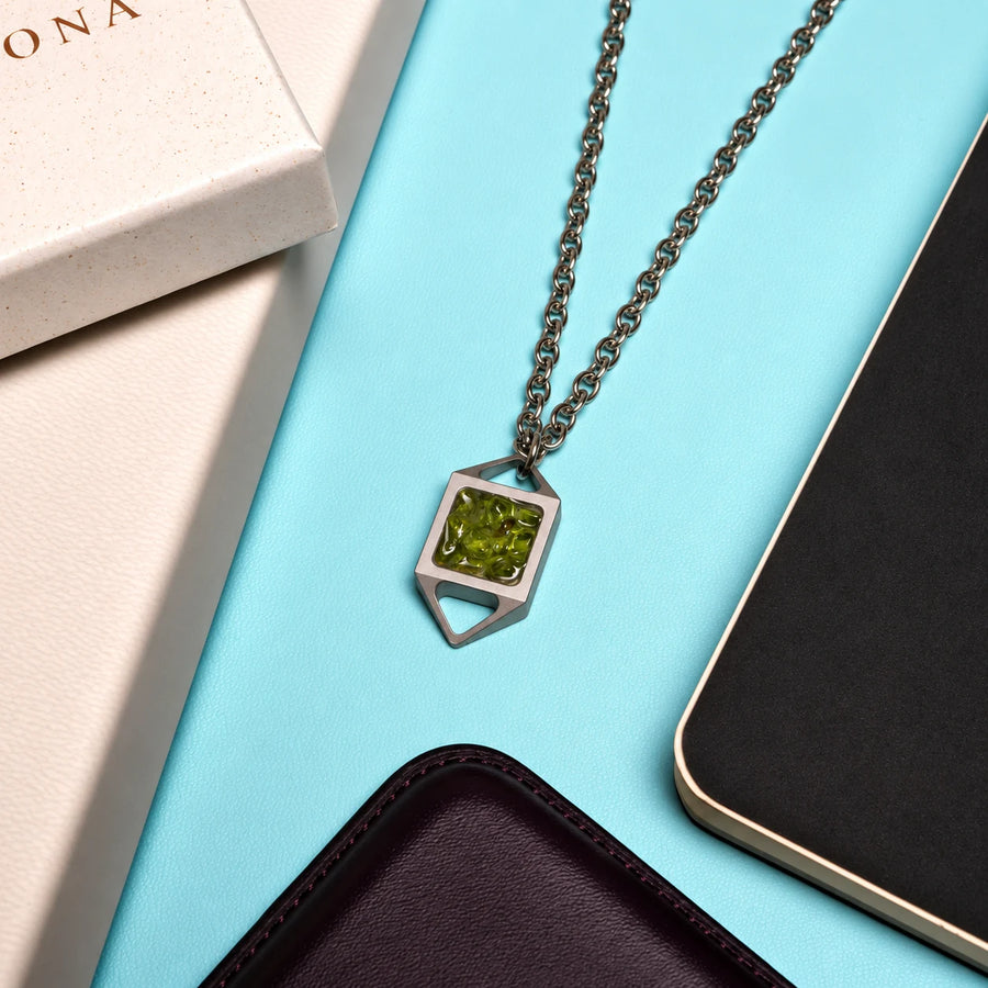 Quadrata necklace / peridot