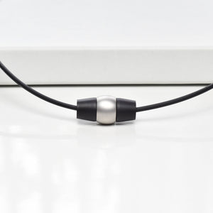 Necklace reverse bi-color black